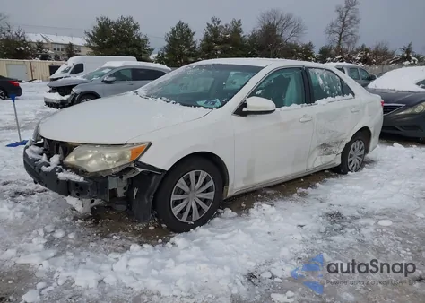 2014 Toyota Camry Le z USA, uszkodzony, nr VIN 4T1BF1FK3EU430932